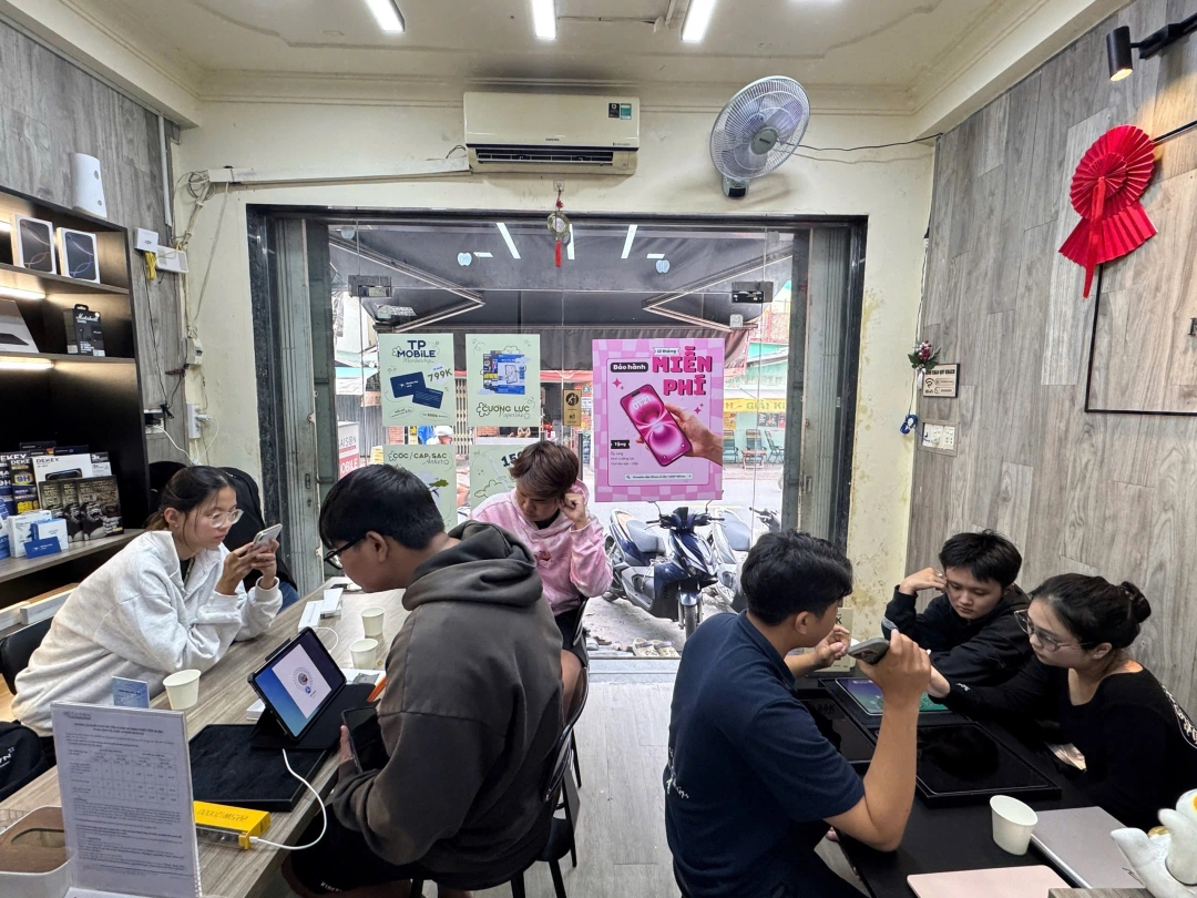 Khách CN Tân Phú 1.4